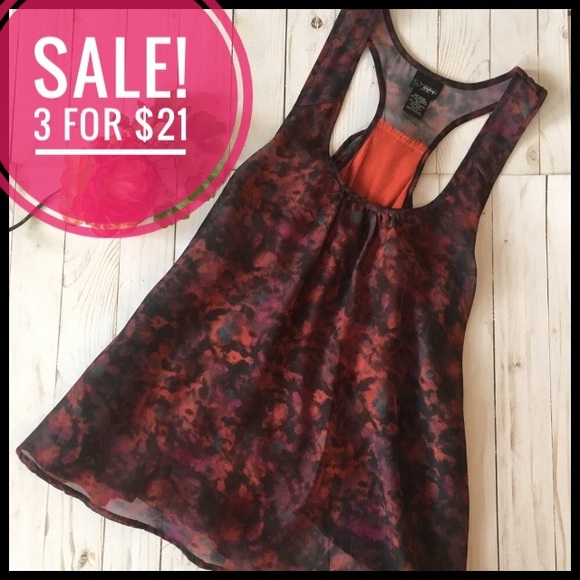 Daytrip Tops - ♦️3/$21❗️Buckle Daytrip split racerback floral top